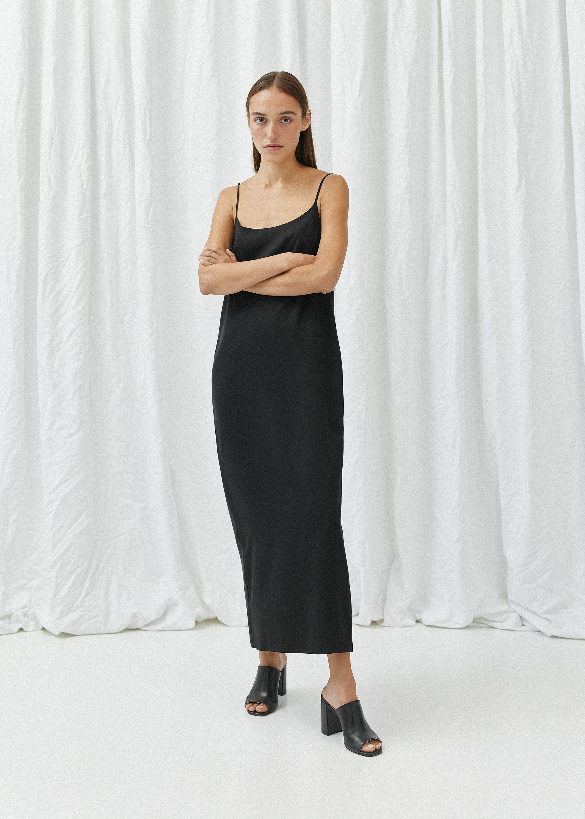 Stuudio August - LEENI kleit must